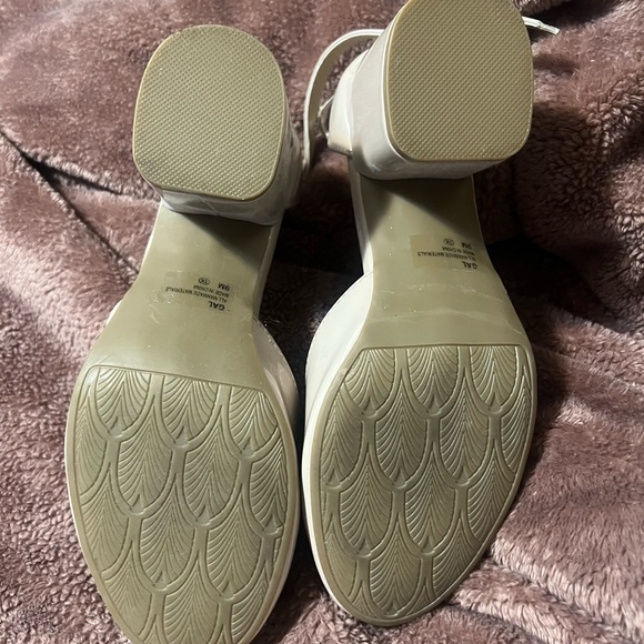 Size 9 nude heals - Picture 3 of 3